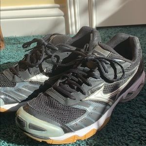 Mizuno Volleyball Shoes Size 11 (Women)